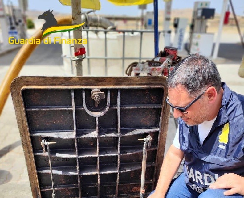 Guardia di Finanza Caltanissetta. Carburante “pericoloso”, sequestrati 22.412 litri di gasolio nel Nisseno