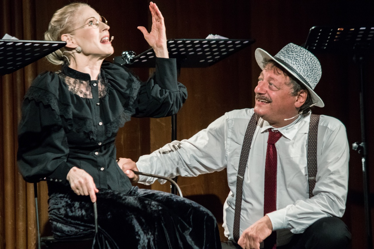 Gaia De Laurentiis dà voce a Madame Curie sul palcoscenico di Villa Tasca per la stagione estiva del Teatro Biondo