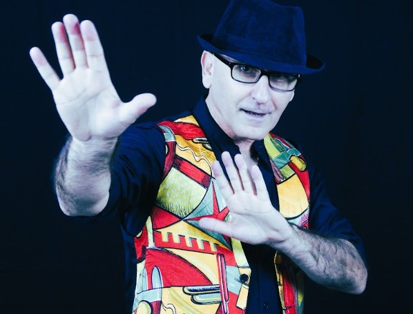 Il siciliano Vincenzo Baiata e DJ Aniceto in un remix per celebrare la vita senza riserve: “Voglio viverla perché”