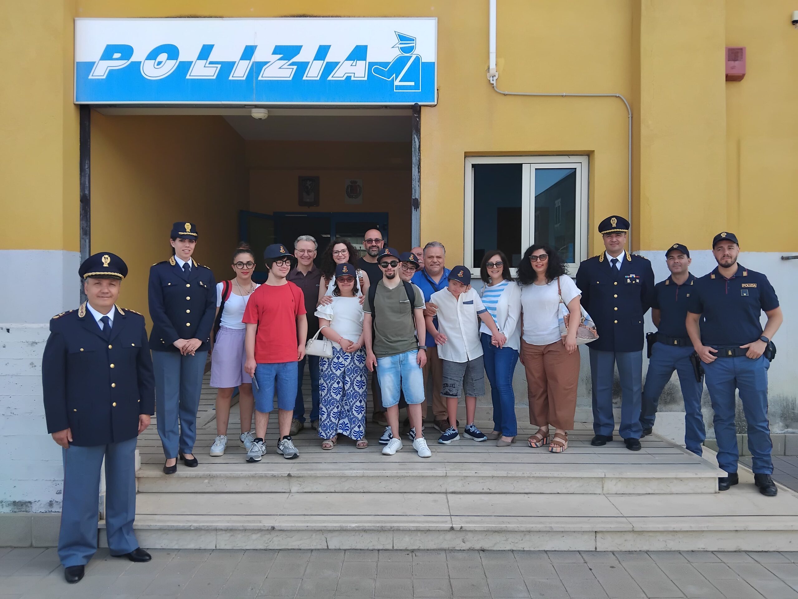 Enna. La Polizia di Stato ha incontrato i ragazzi dell’associazione “Vita 21”