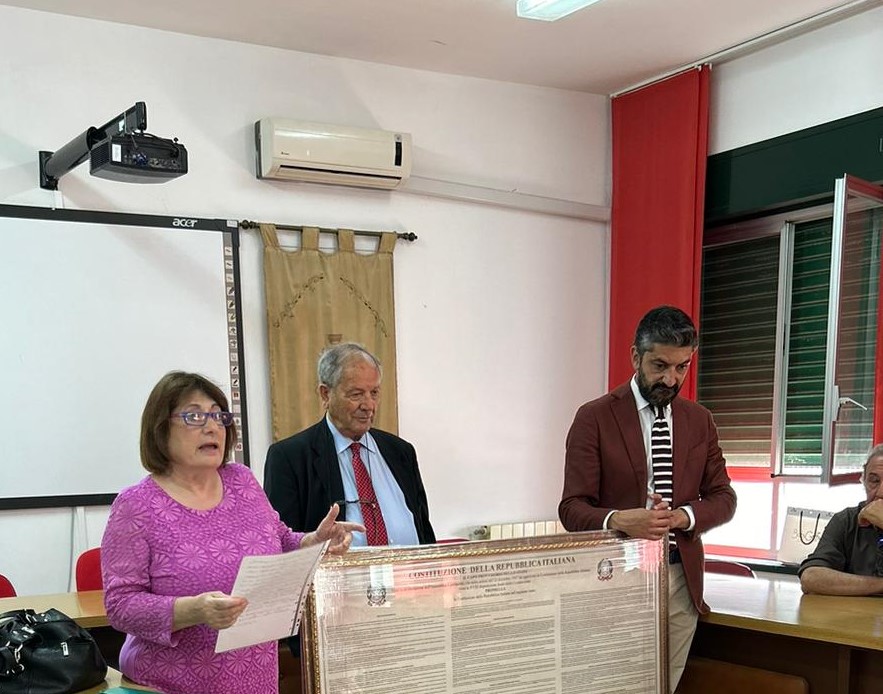 Montedoro. L’Anpi ha donato copia anastatica della Costituzione Italiana al Consiglio comunale