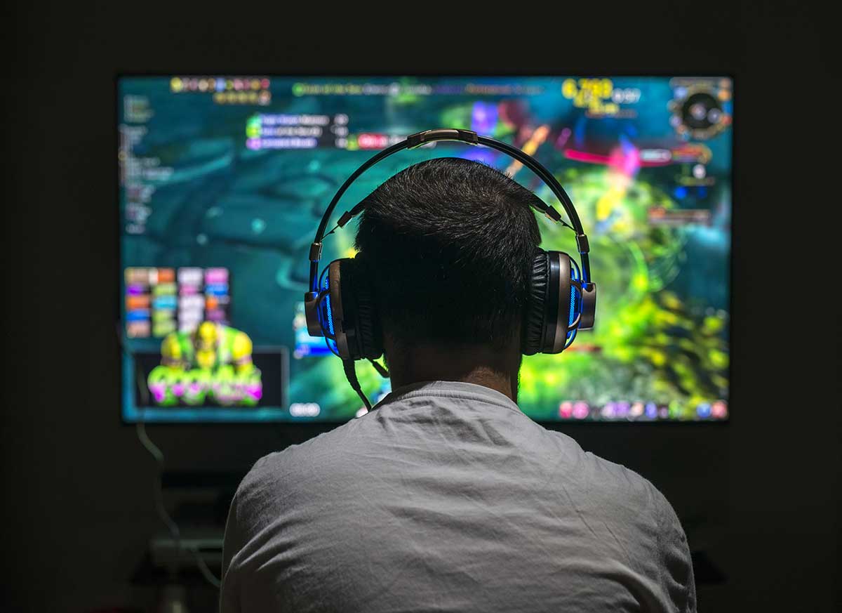 In aumento il fenomeno dell’hikikomori. Il ministro Giuseppe Valditara: “Sono 50mila i casi in Italia”