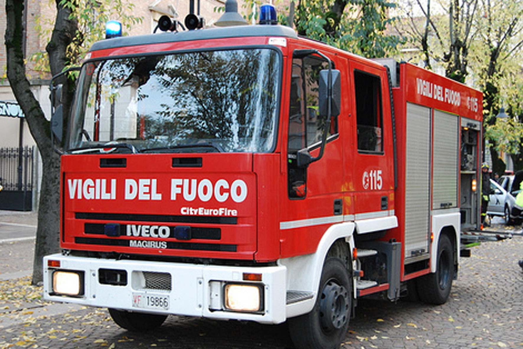 Emergenza rifiuti a Palermo, incendi di spazzatura