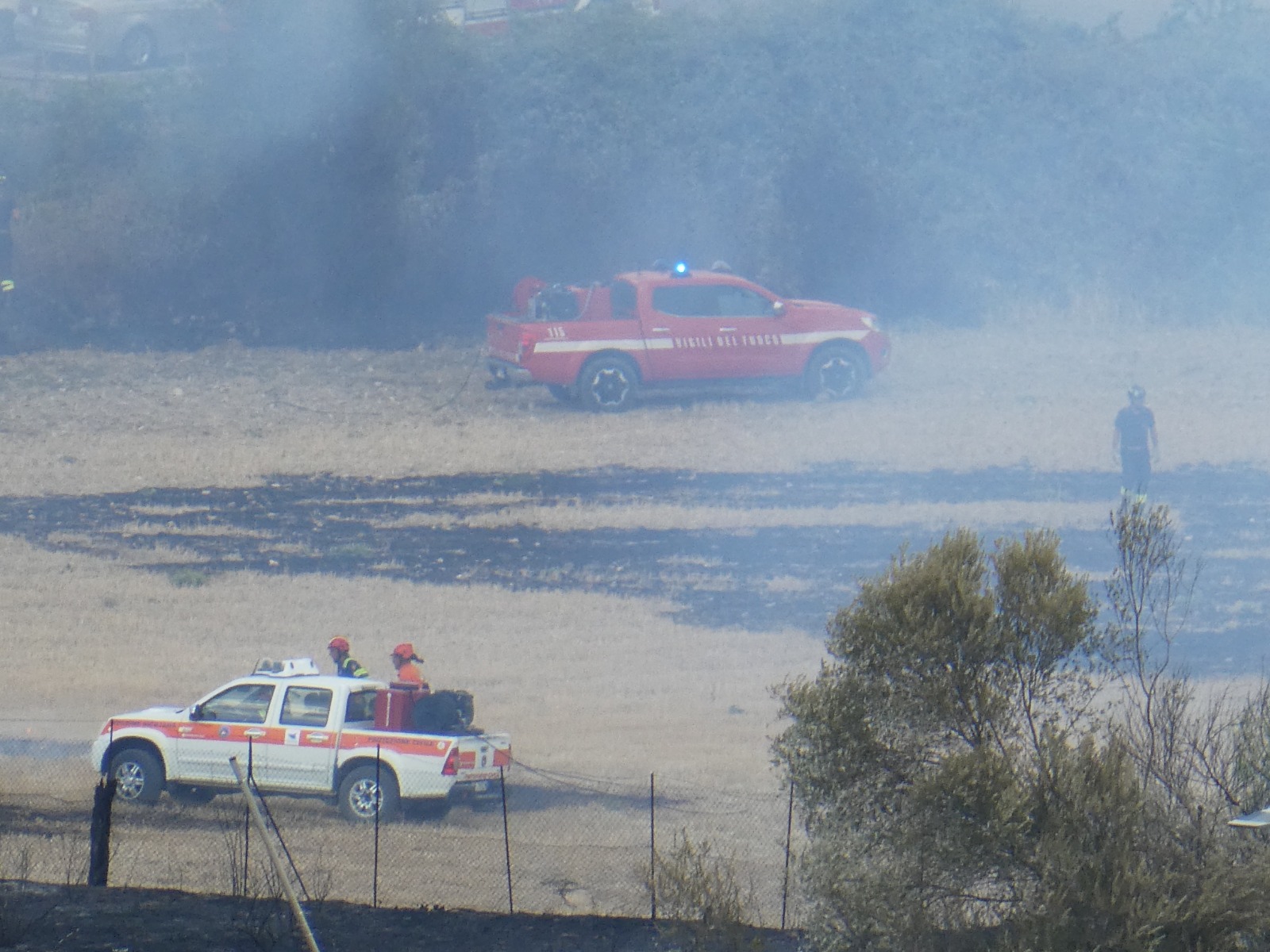 Caltanissetta. Incendio in via Rochester e via degli Orti, i Vigili del fuoco domano le fiamme