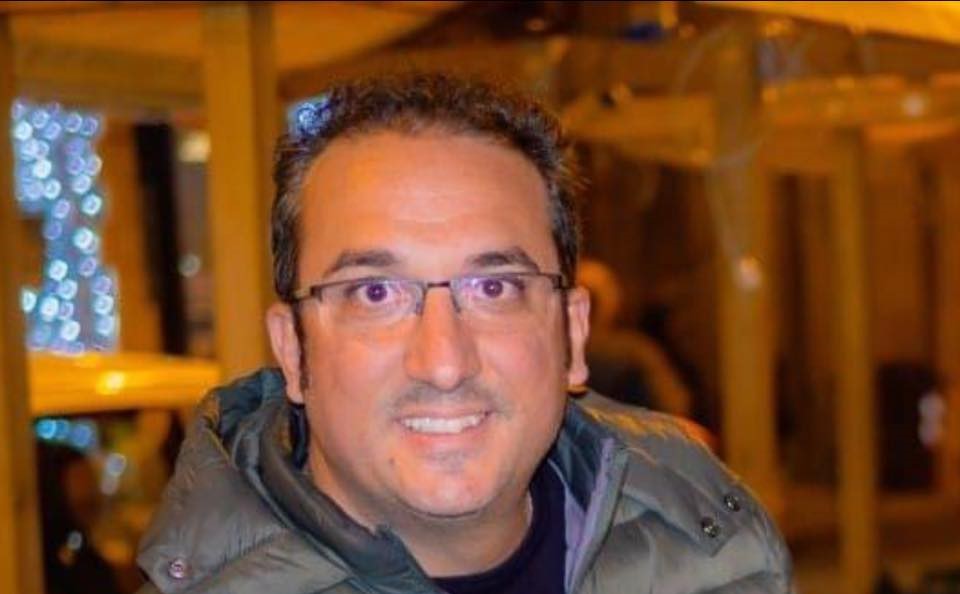 San Cataldo. L’assessore Michele Falzone dona libro “Immagini in Mostra” con 3 sue foto alla Biblioteca comunale