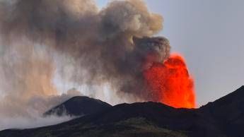 Eruzione Etna, la situazione all’aeroporto di Catania