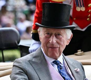 Re Carlo e il ‘doppio compleanno’, ecco perché festeggia due volte