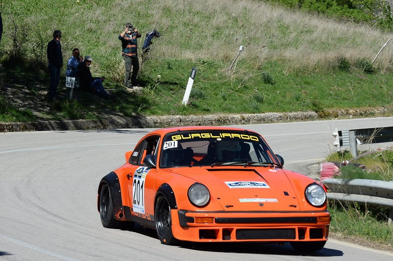 Motori. La Island Motorsport in forze al Rally di Caltanissetta: la scuderia di Eros Di Prima schiera al via 12 equipaggi portacolori tra moderne e storiche