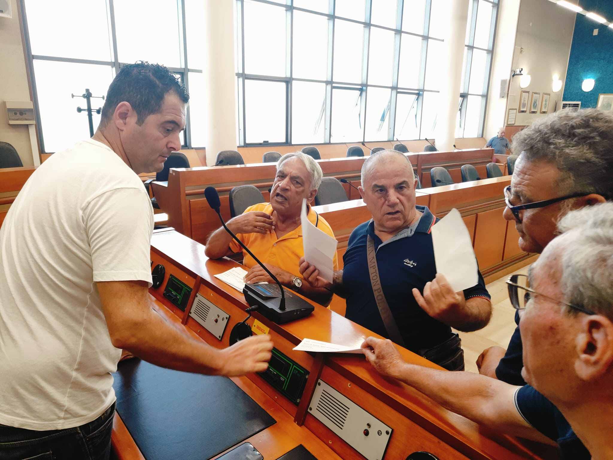 Gela. Incontro al municipio tra sindaco e cittadini per chiarimenti su tributi aumentati per via del dissesto