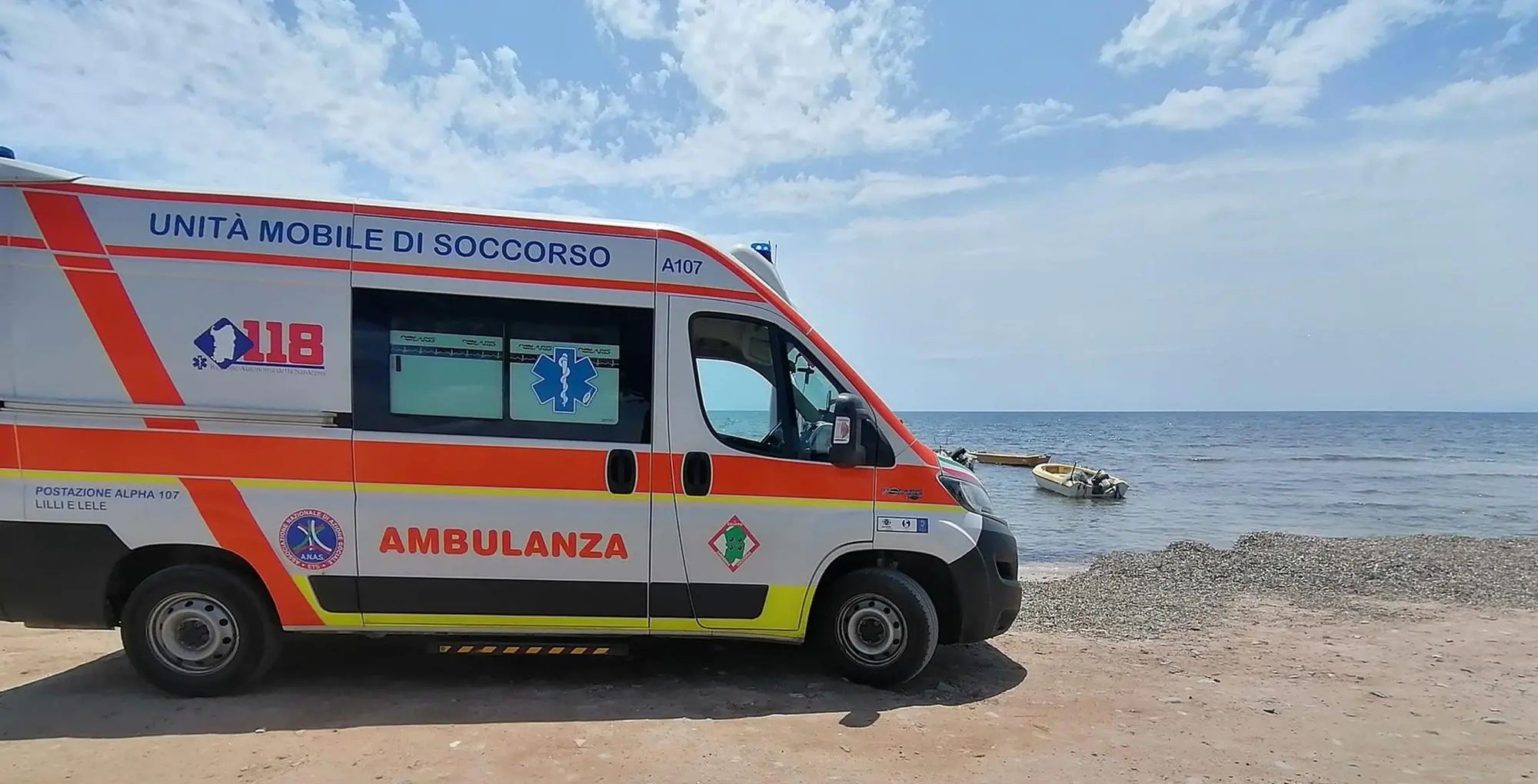 Si tuffa in mare per salvare la nipotina, ma annega dopo averla salvata: morta zia coraggio