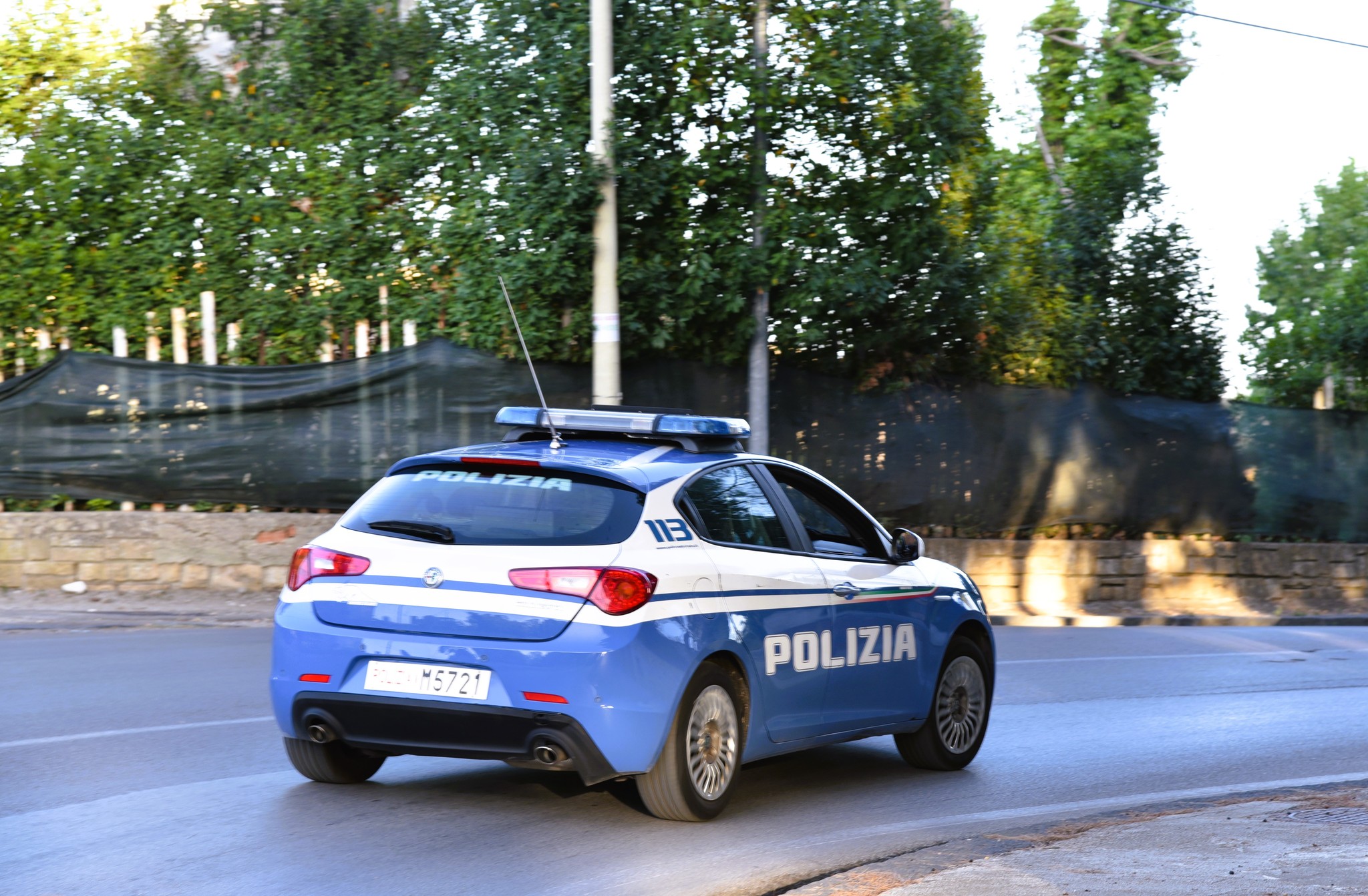 Furto all’interno di una chiesa nel Nisseno: la Polizia arresta due donne. Recuperata la refurtiva