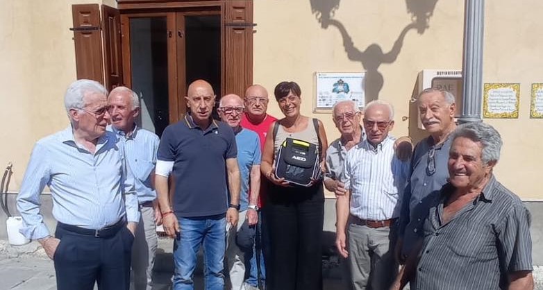 Santa Caterina. Nuovo defibrillatore in piazza Garibaldi per sostituire quello malfunzionante