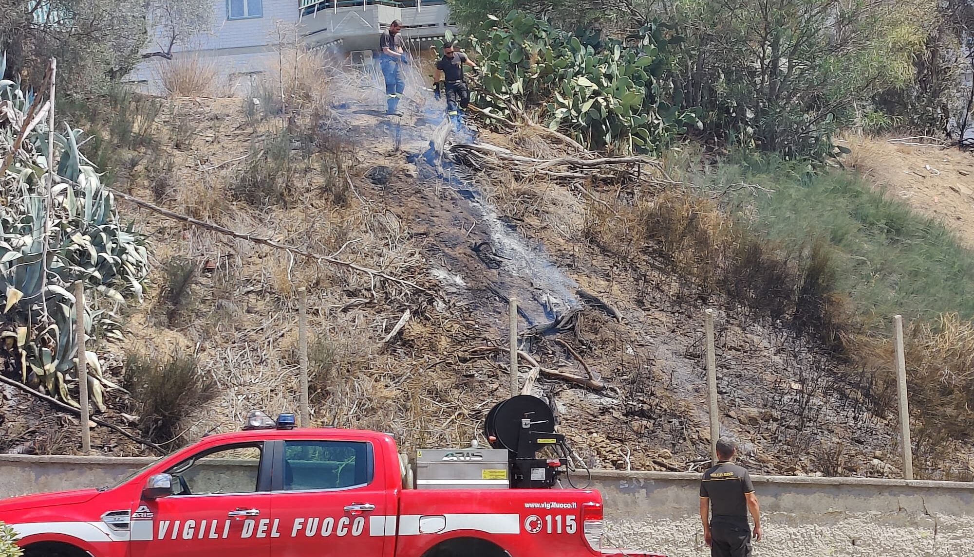 Caltanissetta, incendio in via Ferdinando I: intervenuti i Vigili del Fuoco