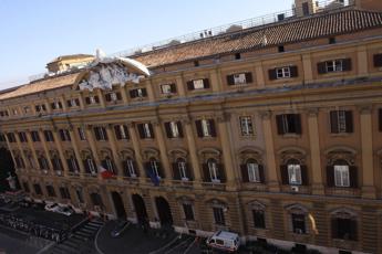 Assegno unico per i figli, il ministero smentisce i tagli: “Ipotesi fantasiosa”