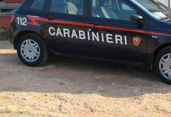 Riccione, 51enne muore in spiaggia mentre gioca con le figlie: vani i soccorsi