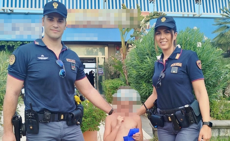 Lieto fine. Bimba di 8 anni si smarrisce, ma dopo 2 ore la Polizia rintraccia la famiglia