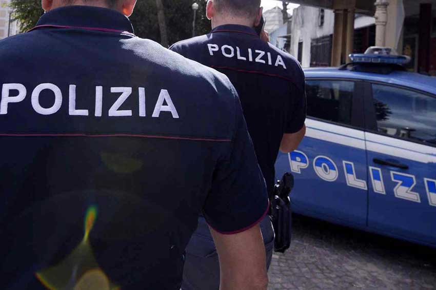 Picchia la moglie, figlio 14enne chiede aiuto alla Polizia: 62enne arrestato a Catania