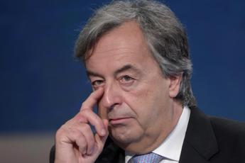 Burioni vs sindaca Potenza Picena: “Irresponsabile patrocinio a evento no vax”