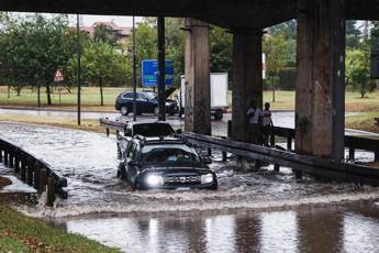 Emilia Romagna, allerta meteo: evacuazioni, scuole chiuse e treni cancellati