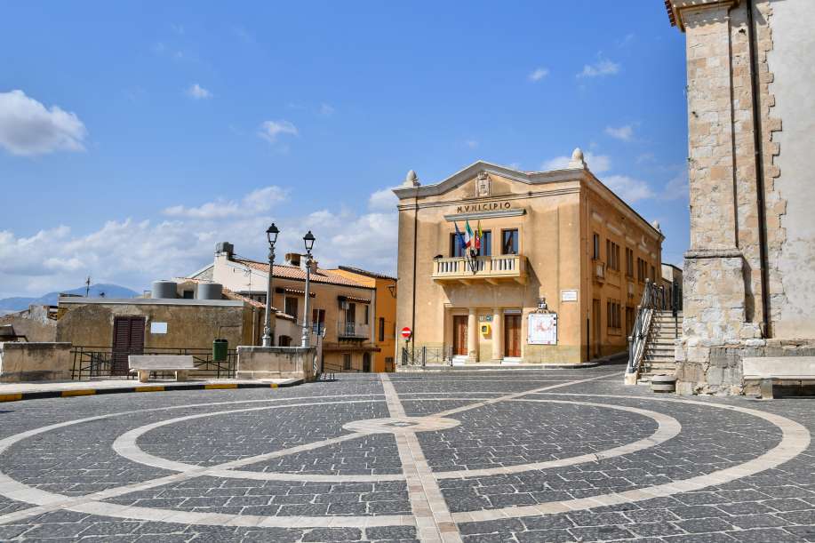 Sutera. Assenza del segretario in Consiglio comunale: i consiglieri interrogano il sindaco