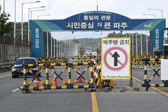 Corea del Nord taglia ogni collegamento con il Sud, distrutte strade e ferrovie: condanna di Seul