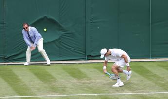 Wimbledon manda in pensione i giudici di linea, intelligenza artificiale arbitra i match