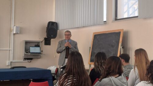 Caltanissetta. IPSIA Galileo Galilei, “Il Comune in Cattedra”: lezione dell’assessore Pasqualino agli alunni dell’indirizzo Servizi per la Sanità e l’Assistenza Sociale