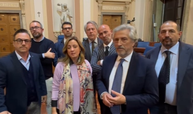 Caltanissetta. Emergenza idrica. Insorge la minoranza: “Chiuso Ancipa, solo dopo si accorgono che l’acquedotto è un colabrodo”