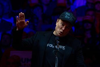 Migranti in Albania, Elon Musk attacca i giudici italiani: “Se ne devono andare”