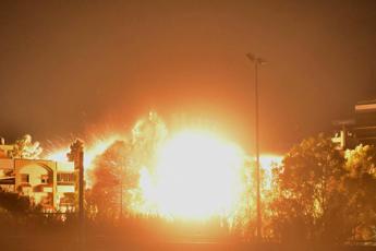 Nuovo raid su Beirut, media: “Distrutto palazzo di 8 piani, almeno 4 morti”