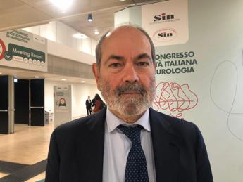 Parkinson, neurologo Stocchi: “Biomarcatori e biologici rallentano malattia”