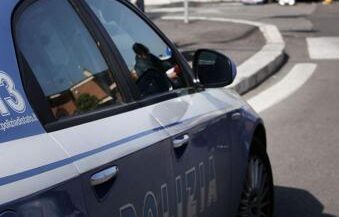 Non vuole andarsene dal locale e sfregia titolare, arrestato a Trapani