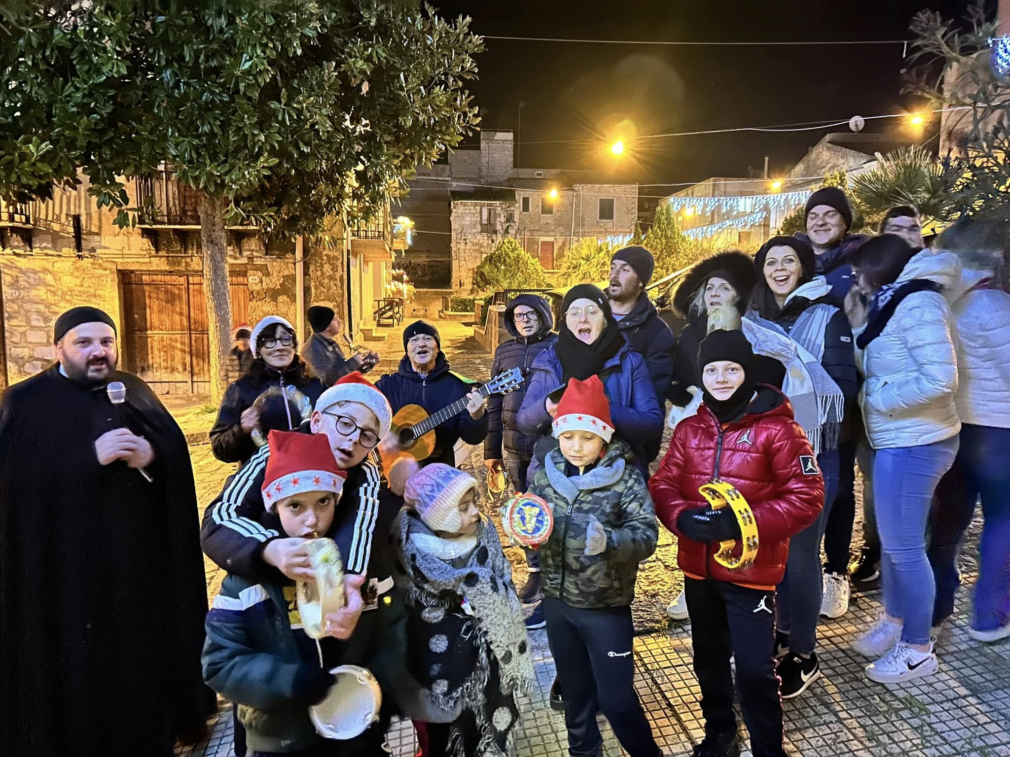 Villalba. Gran successo per le Novene di padre Marco e dei tanti volontari che vi partecipano. Il plauso del sindaco