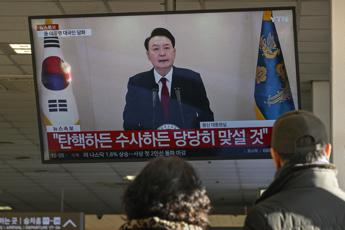 Corea del Sud, il presidente Yoon non cede: “Combatterò fino alla fine”