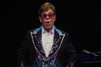 Elton John contro la cannabis: “Crea dipendenza”