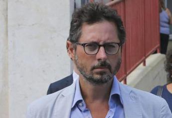 Il deputato Borrelli aggredito durante una diretta, arrestato 26enne – Video