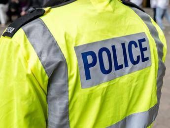 Londra, uomo armato di coltello cerca di entrare in ambasciata Israele: arrestato