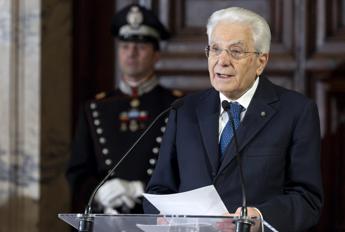 Mattarella: “Tornano sirene del settarismo nazionalistico. Diritto d’asilo principio costituzionale”