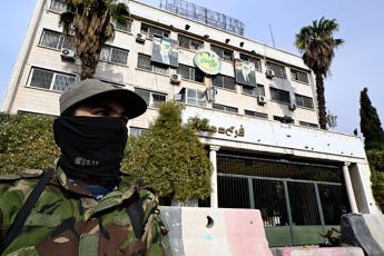 Siria, leader G7: “Pieno sostegno a transizione inclusiva. Assad paghi”