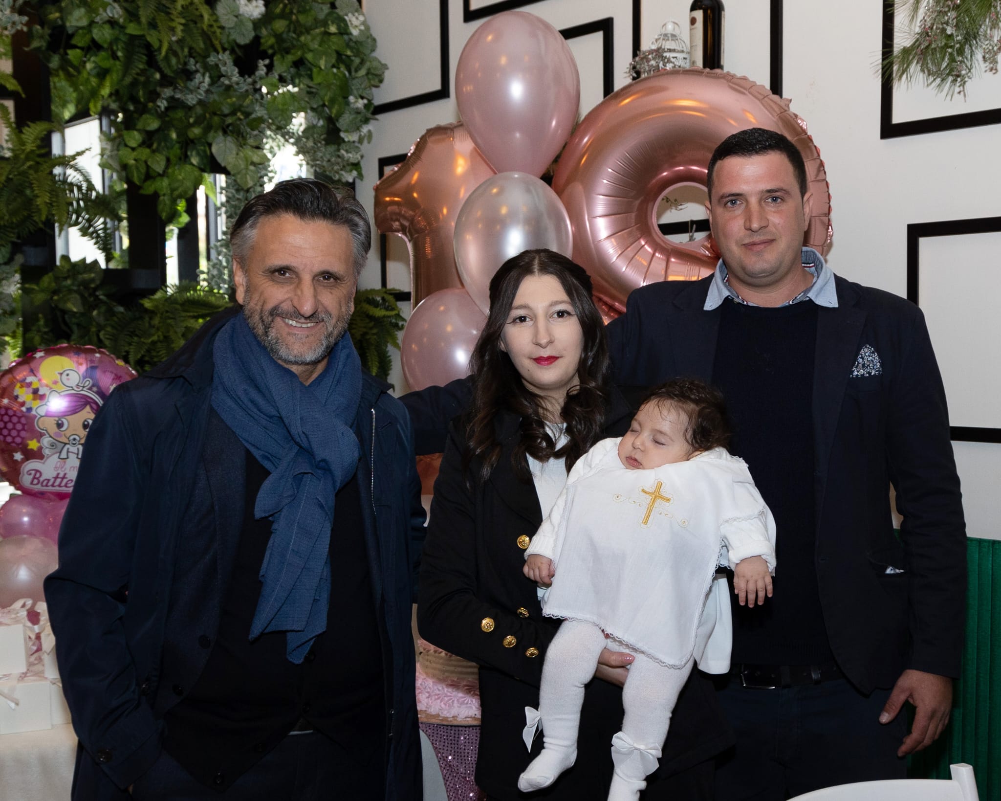 Salvato da maltrattamenti in una casa famiglia, dopo 20 anni chiede al Commissario di Polizia di battezzare la figlia