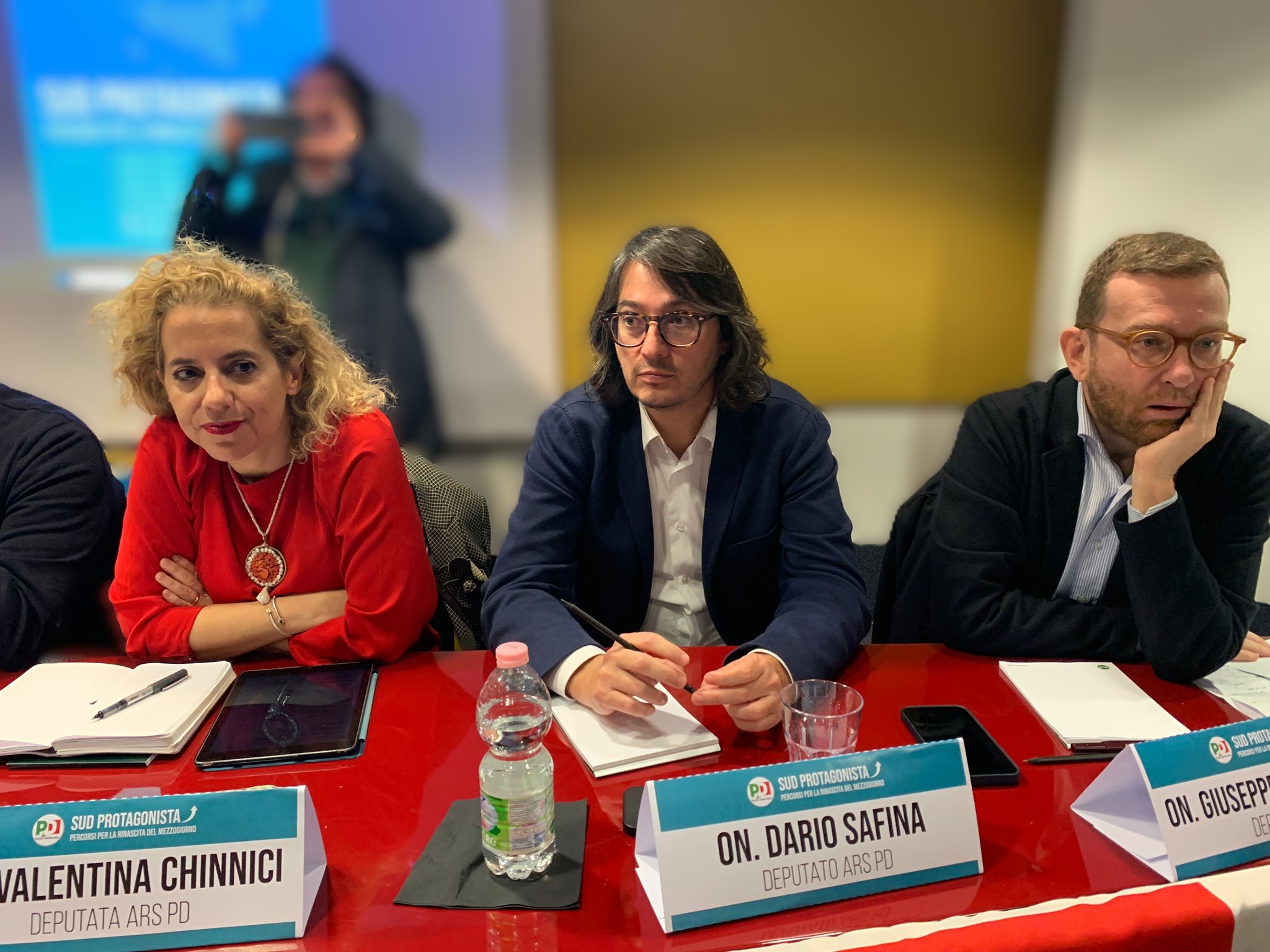 I deputati regionali Chinnici e Safina (PD): “Il Governo Meloni continua a svuotare il Sud. Con questa manovra si favorisce la desertificazione economica e sociale del Mezzogiorno”