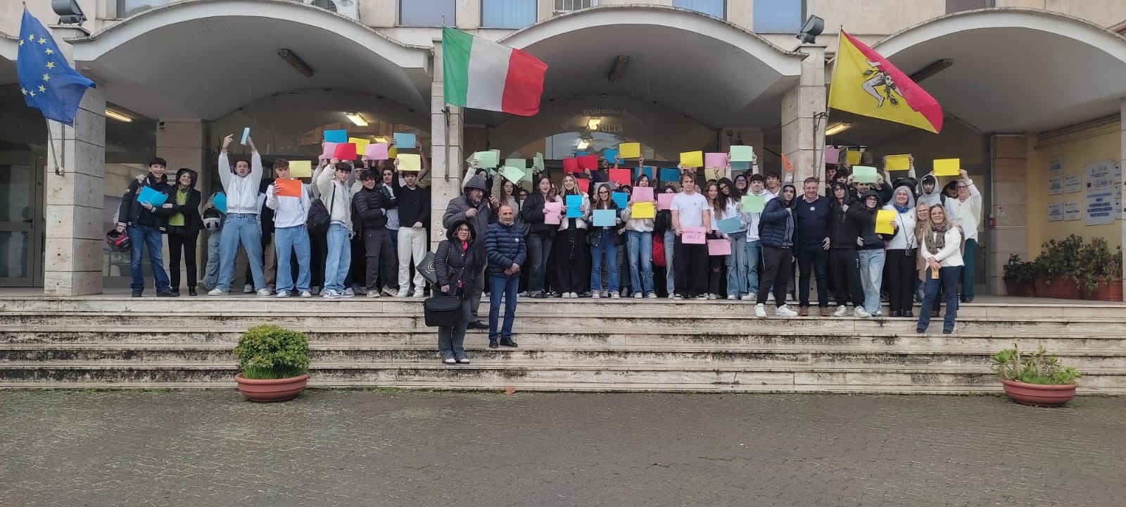 Caltanissetta, studenti del “Volta” celebrano la giornata Mondiale dei Diritti Umani: ricordano le vittime di guerra e si impegnano per la pace