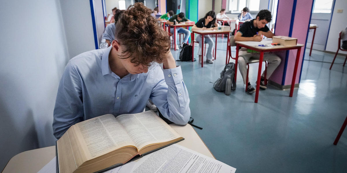 In Italia 1 giovane su 4 non ha materiali scolastici. La metà è vittima di discriminazioni