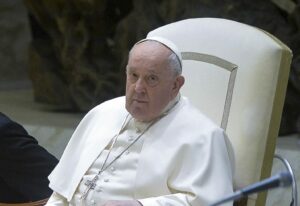 Papa Francesco: “Investimenti per armi, sono una follia”