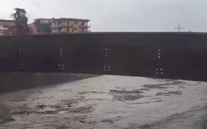 Bomba d’acqua su Firenze, città allagata