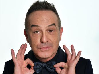 Antonio Giuliani: “30 anni di carriera e sogno di far ridere l’Ariston”