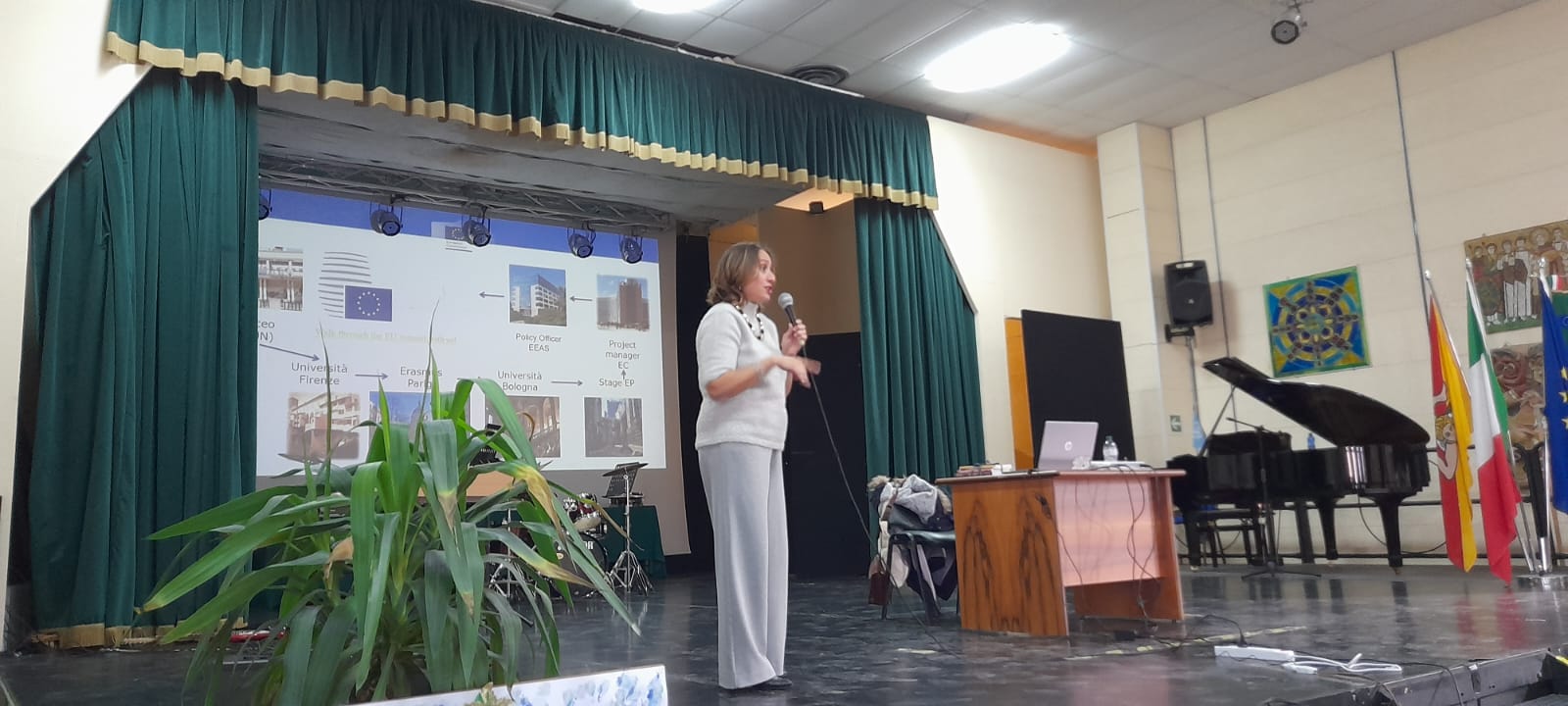 Caltanissetta, da ex allieva a funzionaria delle istituzioni Europee: Roberta Dirosa torna al “Ruggero Settimo” per raccontare la sua esperienza agli studenti