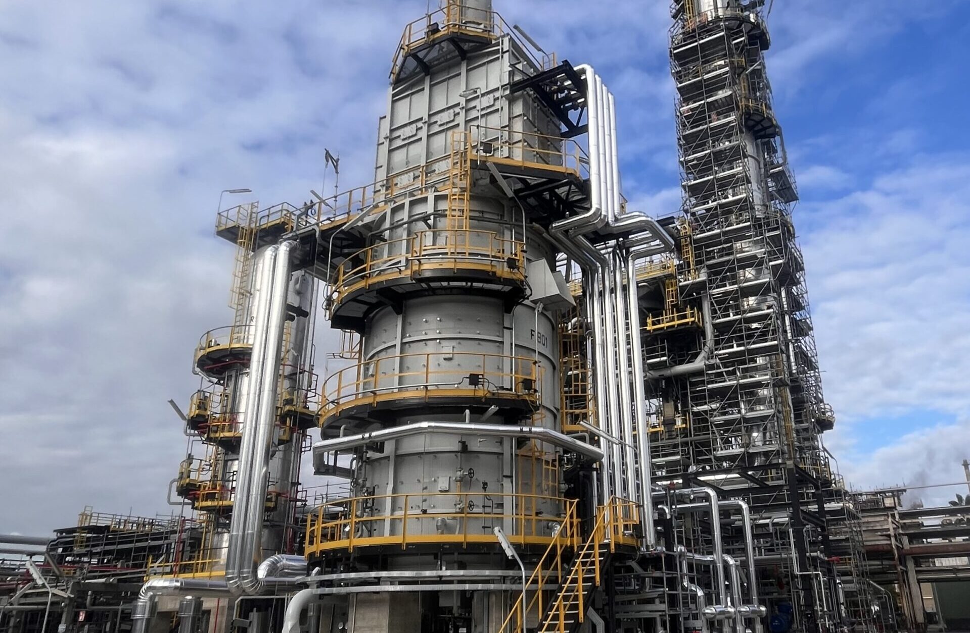 Gela, Enilive avvia l’impianto che produrrà fino a quasi un terzo della domanda europea di SAF