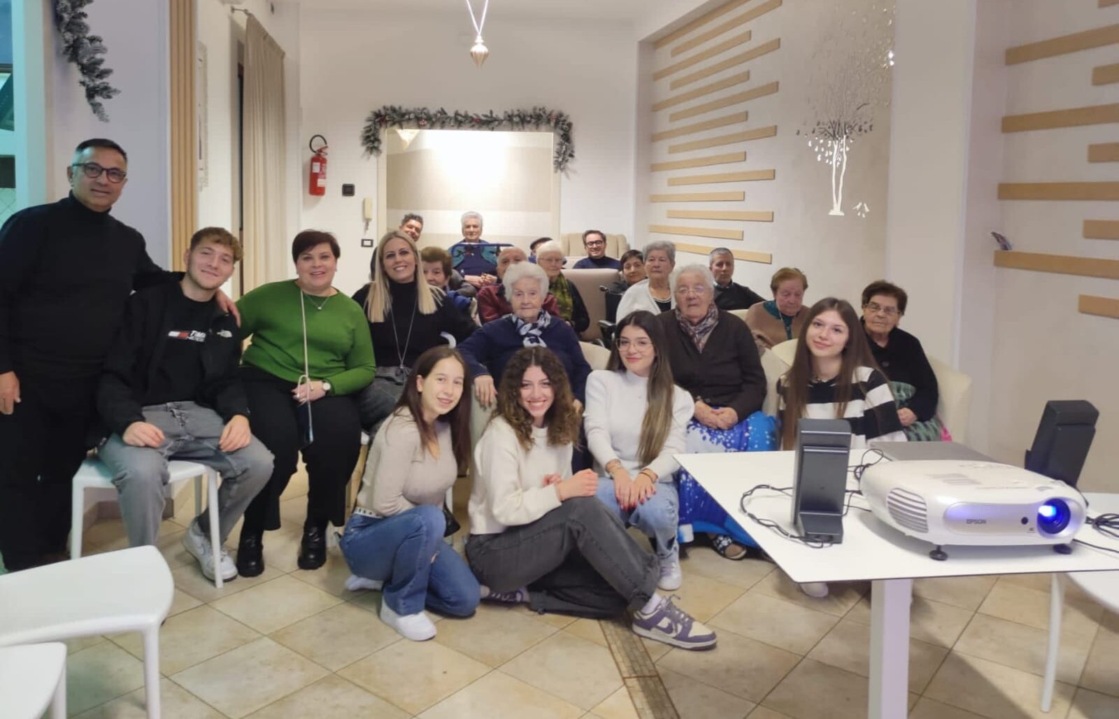 Caltanissetta, gli studenti della 5R del Liceo “A. Volta” ospiti della Casa Protetta Santa Maria Odigitria di Delia