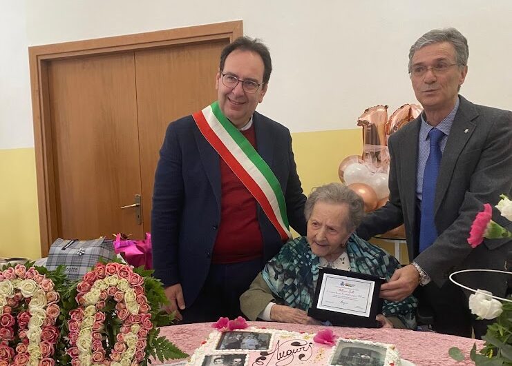 Gangi festeggia i 100 anni di Nonna Nina